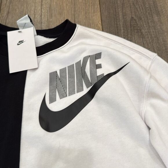 Nike Black and White Crewneck Sweater - Picture 2 of 5